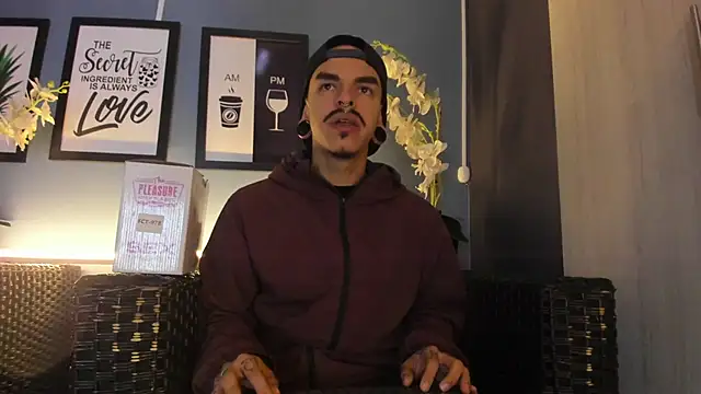 Snapshot of kaletattoo chatting on October 25, 11:29 am kaletattoo online show from October 25, 11:29 am