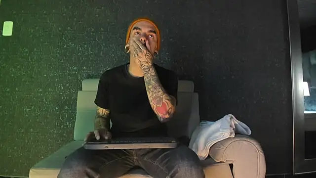 Snapshot of kaletattoo chatting on October 26, 12:00 pm kaletattoo online show from October 26, 12:00 pm