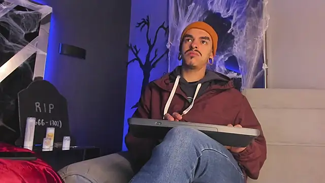 Snapshot of kaletattoo chatting on October 27, 11:03 am kaletattoo online show from October 27, 11:03 am