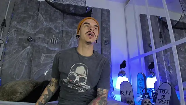 Snapshot of kaletattoo chatting on October 29, 11:01 am kaletattoo online show from October 29, 11:01 am