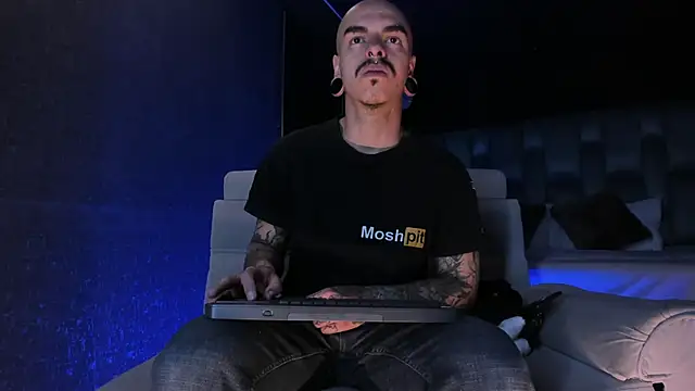 Snapshot of kaletattoo chatting on February 14, 11:18 am kaletattoo online show from February 14, 11:18 am