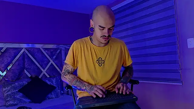 Snapshot of kaletattoo chatting on February 16, 11:17 am kaletattoo online show from February 16, 11:17 am