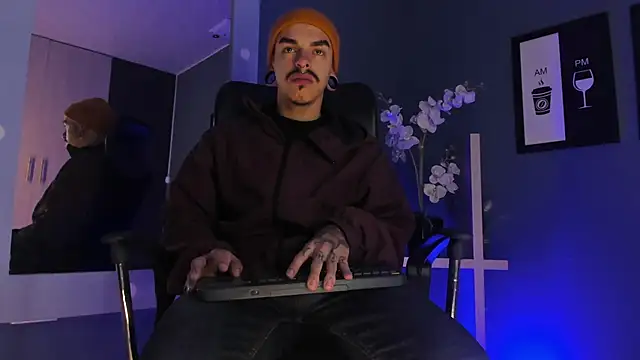 Snapshot of kaletattoo chatting on February 17, 11:07 am kaletattoo online show from February 17, 11:07 am