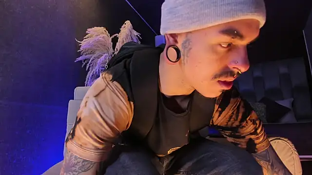 Snapshot of kaletattoo chatting on February 19, 11:06 am kaletattoo online show from February 19, 11:06 am