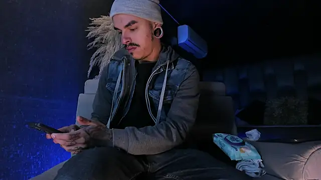 Snapshot of kaletattoo chatting on February 20, 11:11 am kaletattoo online show from February 20, 11:11 am