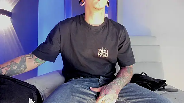 Snapshot of kaletattoo chatting on March 5, 11:06 am kaletattoo online show from March 5, 11:06 am