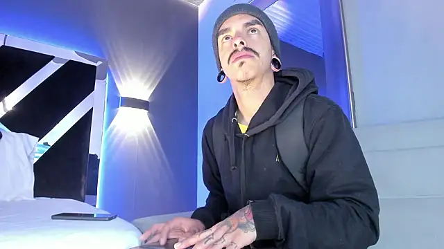 Snapshot of kaletattoo chatting on March 9, 10:52 am kaletattoo online show from March 9, 10:52 am