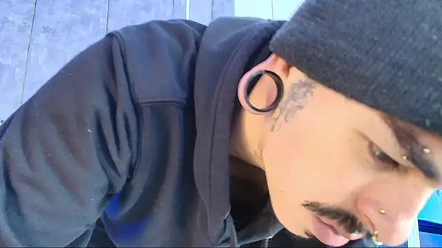 Snapshot of kaletattoo chatting on March 10, 11:04 am kaletattoo online show from March 10, 11:04 am