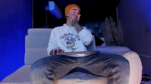 Snapshot of kaletattoo chatting on March 14, 11:15 am kaletattoo online show from March 14, 11:15 am