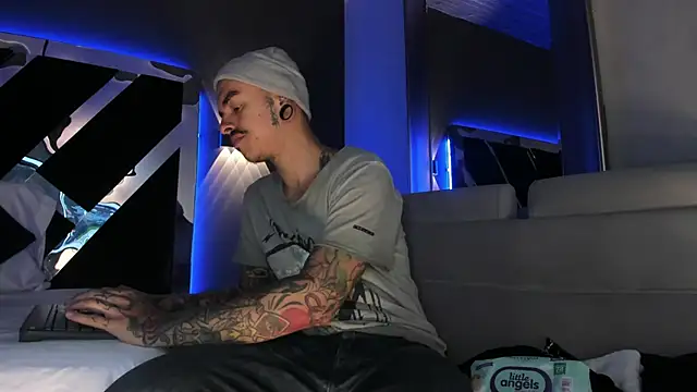 Snapshot of kaletattoo chatting on March 15, 12:00 pm kaletattoo online show from March 15, 12:00 pm