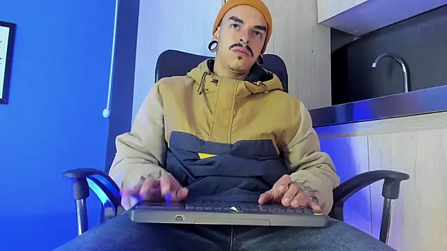 Snapshot of kaletattoo chatting on March 18, 11:13 am kaletattoo online show from March 18, 11:13 am