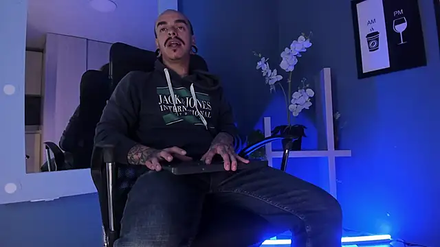 Snapshot of kaletattoo chatting on March 24, 11:15 am kaletattoo online show from March 24, 11:15 am