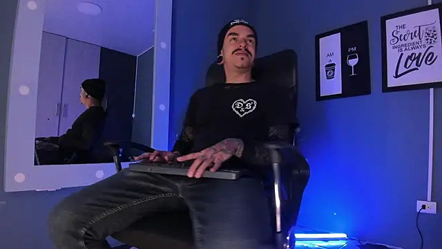 Snapshot of kaletattoo chatting on March 25, 11:16 am kaletattoo online show from March 25, 11:16 am