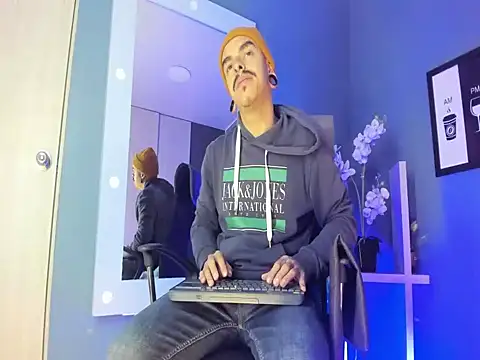 Snapshot of kaletattoo chatting on March 26, 11:16 am kaletattoo online show from March 26, 11:16 am