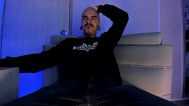 Snapshot of kaletattoo chatting on March 29, 11:10 am kaletattoo online show from March 29, 11:10 am