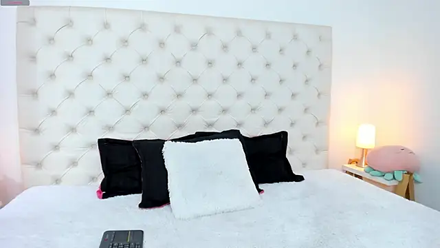 Snapshot of esmeralda06 chatting on March 11, 3:45 pm esmeralda06 online show from March 11, 3:45 pm