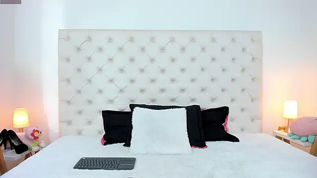 Snapshot of esmeralda06 chatting on March 18, 2:59 pm esmeralda06 online show from March 18, 2:59 pm