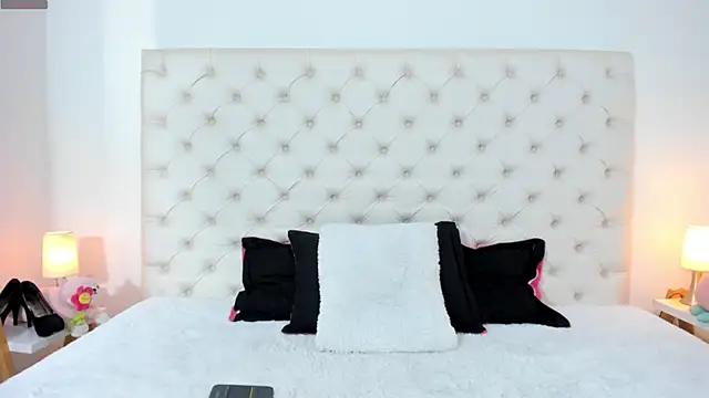 Snapshot of esmeralda06 chatting on March 21, 12:06 pm esmeralda06 online show from March 21, 12:06 pm