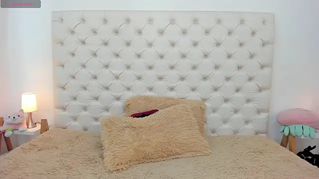 Snapshot of esmeralda06 chatting on September 18, 2:52 pm esmeralda06 online show from September 18, 2:52 pm