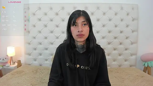 Snapshot of esmeralda06 chatting on September 20, 3:46 pm esmeralda06 online show from September 20, 3:46 pm