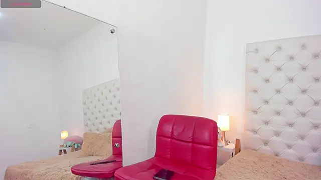 Snapshot of esmeralda06 chatting on September 25, 2:43 pm esmeralda06 online show from September 25, 2:43 pm