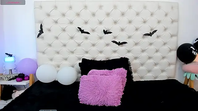 Snapshot of esmeralda06 chatting on October 15, 3:01 pm esmeralda06 online show from October 15, 3:01 pm