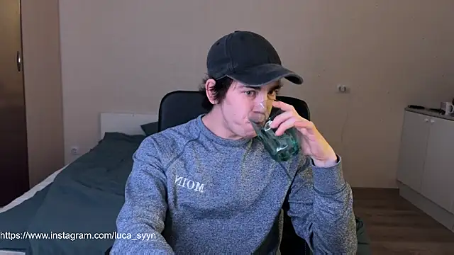 Snapshot of BobbyPatters_on chatting on September 9, 4:28 pm BobbyPatters on online show from September 9, 4:28 pm