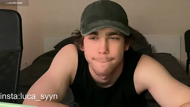 Snapshot of BobbyPatters_on chatting on September 21, 3:02 pm BobbyPatters on online show from September 21, 3:02 pm