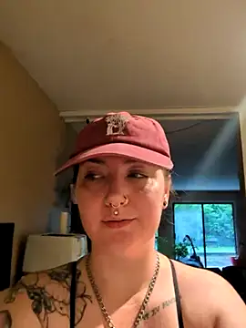 Snapshot of goblingirl888 chatting on April 1, 7:00 pm goblingirl888 online show from April 1, 7:00 pm