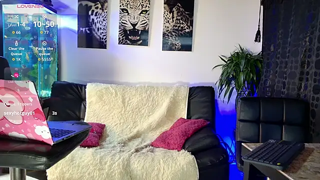 Ale 250900 online show from April 28, 9:53 pm