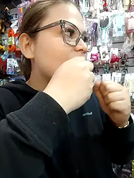 Snapshot of Vale_Saenzz chatting on October 8, 8:28 pm Vale Saenzz online show from October 8, 8:28 pm