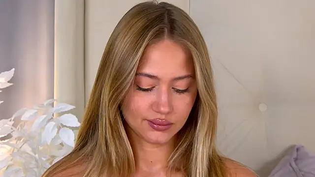 Snapshot of ur_wet_dreams chatting on September 28, 1:27 pm ur wet dreams online show from September 28, 1:27 pm