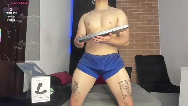 Snapshot of DavidX_X21_Strip chatting on January 7, 7:33 am DavidX X21 Strip online show from January 7, 7:33 am