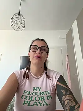 Snapshot of Zilli_diana_real chatting on May 22, 2:01 pm Zilli diana real online show from May 22, 2:01 pm
