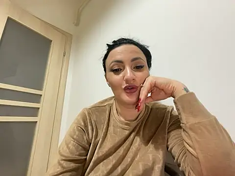 RaisaSalvi online show from February 2, 4:32 pm