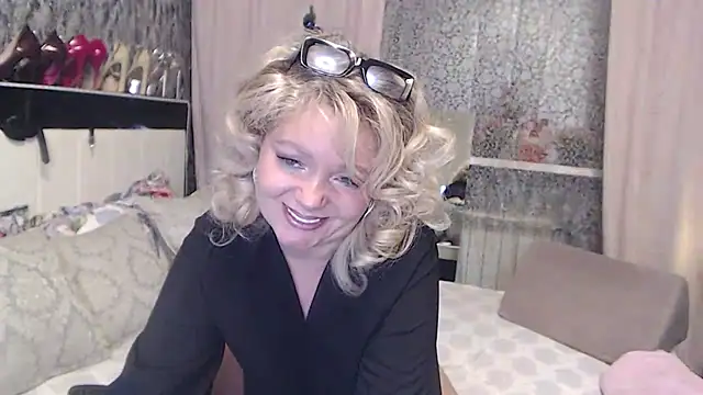 Snapshot of MartiniMartini chatting on December 28, 1:08 am MartiniMartini online show from December 28, 1:08 am