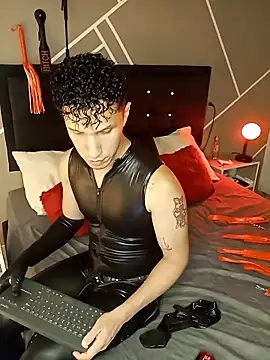 Snapshot of AngeloColleen chatting on October 4, 5:00 pm AngeloColleen online show from October 4, 5:00 pm