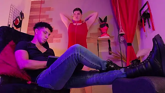 Snapshot of AngeloColleen chatting on October 18, 7:25 pm AngeloColleen online show from October 18, 7:25 pm