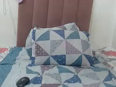 Snapshot of SexyLuna25 chatting on March 13, 12:37 am SexyLuna25 online show from March 13, 12:37 am