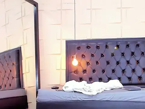 Snapshot of SamanthaMilann chatting on February 8, 4:57 pm SamanthaMilann online show from February 8, 4:57 pm