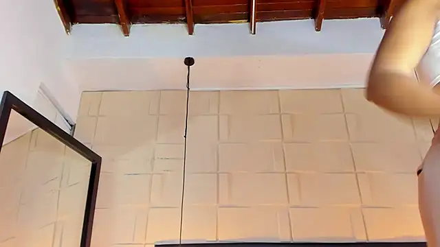 Snapshot of SamanthaMilann chatting on February 18, 9:43 am SamanthaMilann online show from February 18, 9:43 am