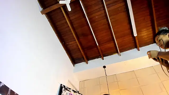 Snapshot of SamanthaMilann chatting on October 24, 10:11 am SamanthaMilann online show from October 24, 10:11 am