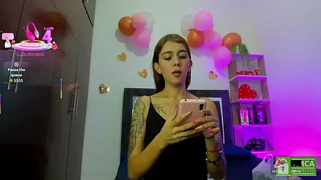 Snapshot of Nicol_TransGirl chatting on May 15, 4:41 am Nicol TransGirl online show from May 15, 4:41 am