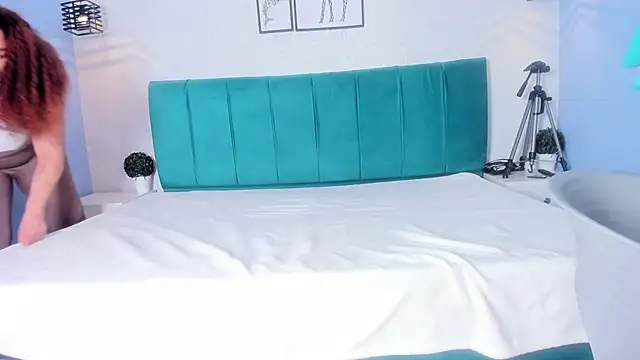 ninna curly online show from November 24, 6:02 am