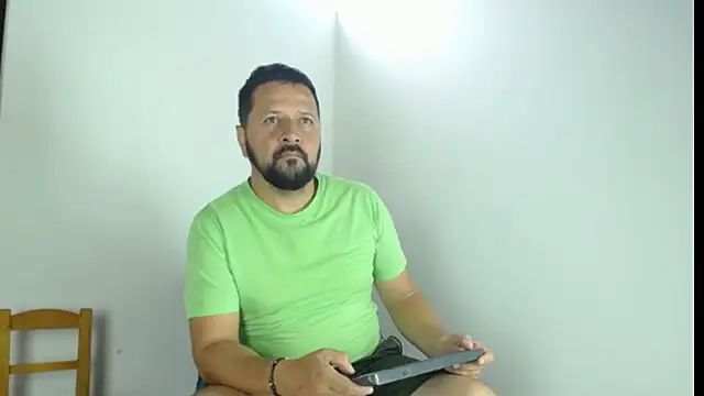 Snapshot of Daniel_08_8 chatting on March 11, 2:40 pm Daniel 08 8 online show from March 11, 2:40 pm