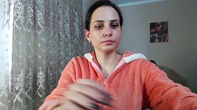 Kriss brunette 5 online show from May 6, 3:06 pm
