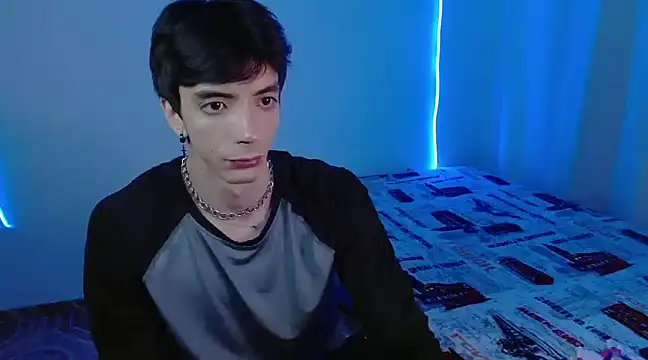Snapshot of H3ll_B0I chatting on February 7, 8:11 am H3ll B0I online show from February 7, 8:11 am