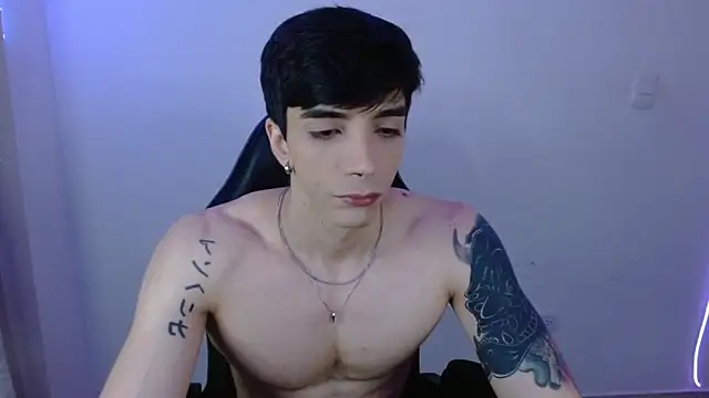 H3ll B0I online show from February 21, 8:15 am