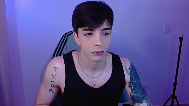 H3ll B0I online show from March 8, 11:41 pm