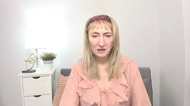 MargaretMilf69 online show from March 14, 1:24 pm